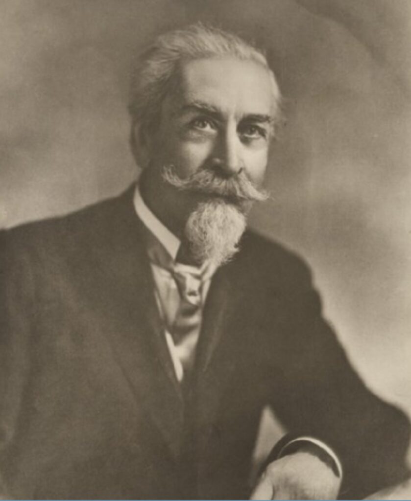 Portrait ancien de Benjamin Sulte, historien québécois, portant une moustache et une barbe blanches.